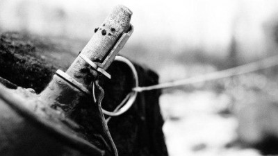 Украинские военные подорвались на растяжке - один боец погиб