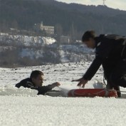 Тонущих в ледяной воде спасали в Симферополе