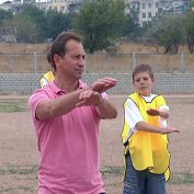 Николай Томенко проводит урок физкультуры в украинской гимназии