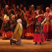 У Украинского музыкального театра нет особых заслуг?