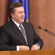 Янукович послал бывшего крымского спикера на Херсон