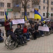 Инвалиды со всей Украины протестовали в Саках