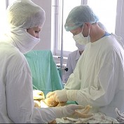 Американские хирурги оперируют крымских сирот