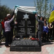В Ленинском районе открыли памятник жертвам фашизма