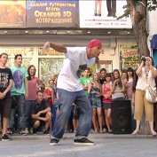 Шоу уличных танцев – в центре Симферополя