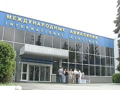 В аэропорту Симферополя в самолете искали бомбу