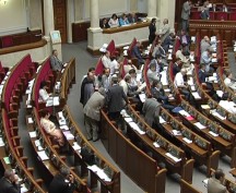 Оппозиция требует отставки трех членов Кабмина