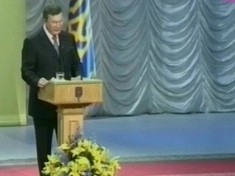 Политологи о желании Януковича переписать Конституцию