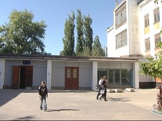 Учителям Симферополя должны 6 млн. гривен