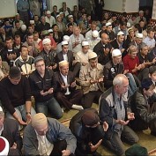 Мусульмане отмечают Оразу байрам – праздник окончания поста