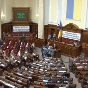 Народные депутаты опять не смогли договориться.Регионалы продолжают блокаду украинского парламента