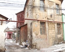 Жильцы дома на Курчатова боятся жить в своих квартирах