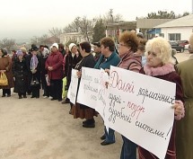 Пайщики агрофирмы "Крым" пикетируют суд