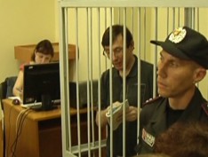 Защите Луценко дали неделю на подготовку к допросу