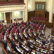 Украинский парламент повысил соцстандарты. Чем это грозит стране?