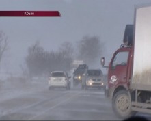 Снег отрезал от мира Саки и Евпаторию (видео)