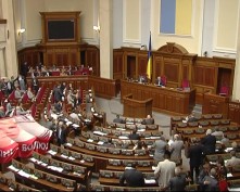 Оппозиция призвала Азарова к ответу