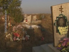 В Сакском районе подростки разгромили кладбище