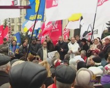 Многотысячный митинг: украинцы требуют перевыборов на проблемных округах