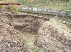 Яма без ограждений. Куда смотрят коммунальные службы города?