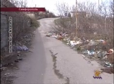 Стихийная свалка в Симферополе растет на глазах.