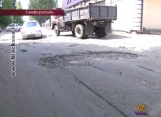 Что мешает ремонтировать дороги в Симферополе?
