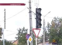 В крымской столице на оживленном перекрестке отключили светофор
