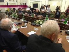 В Киеве представители власти, общественности и духовенства собрались на первый круглый стол
