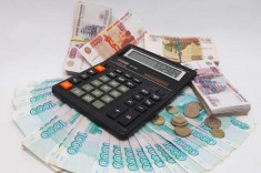 Крымчанам предлагают платить обязательства по кредитам украинских банков российской фирме