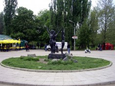 Парк Гагарина в Симферополе превратили в помойку