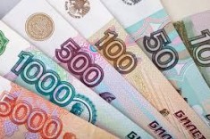 Крымчане жалуются на низкие зарплаты. Выплаты бюджетникам снова сокращают