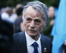 Джемилев раздал часть «Премии Солидарности» семьям Героев Небесной Сотни и погибших воинов АТО