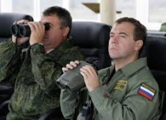 В Крыму выставляют военную технику и агитируют на службу в российскую армию