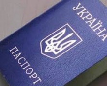 Житель Херсона пытался вывезти из Крыма десяток украинских паспортов