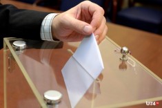 Эксперты спорят, следует ли возвращать переселенцам право голоса на местных выборах
