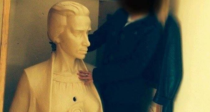 В севастопольской гимназии изуродовали скульптуру Леси Украинки