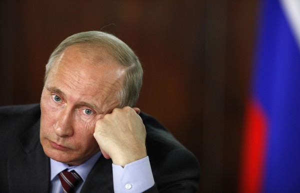 Путин просит крымчан терпеть дальше