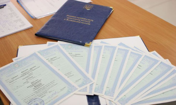 Крымчане стали чаще ездить в Херсон за украинскими документами [СЮЖЕТ]