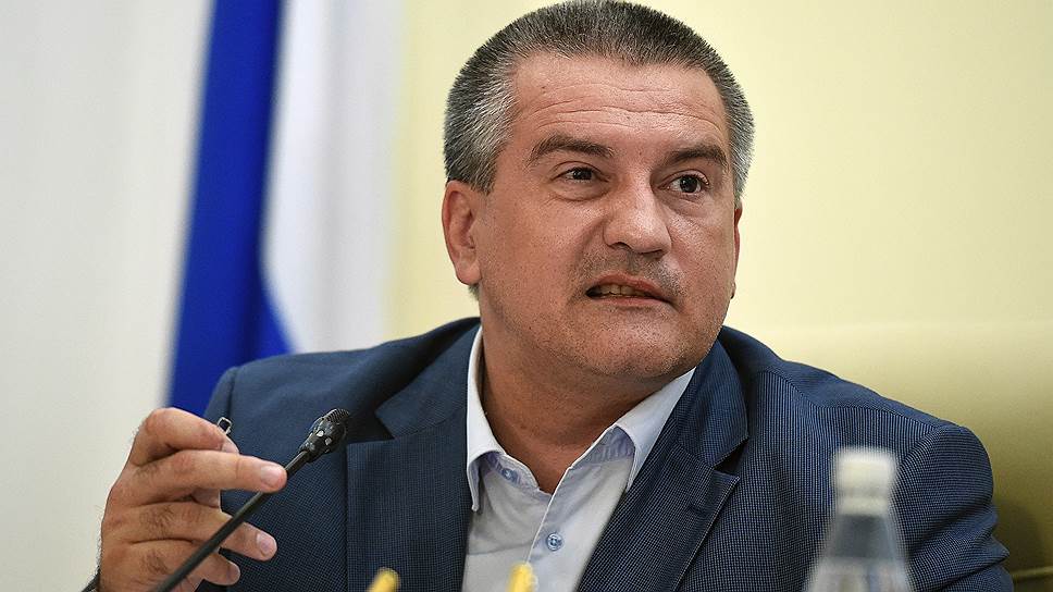 Аксенов уволил трех министров и одного мэра