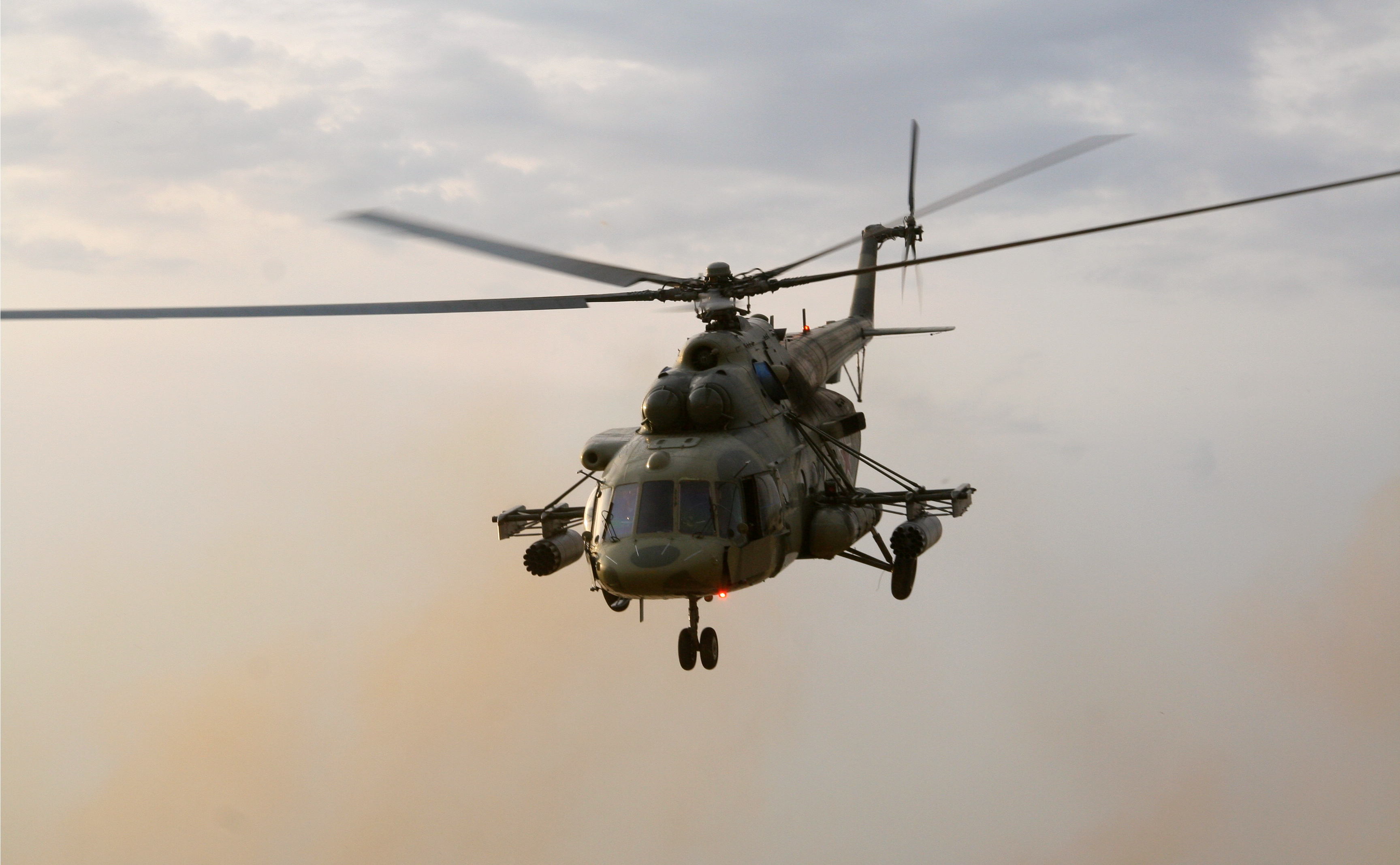 Над Крымом снова летают российские вертолеты