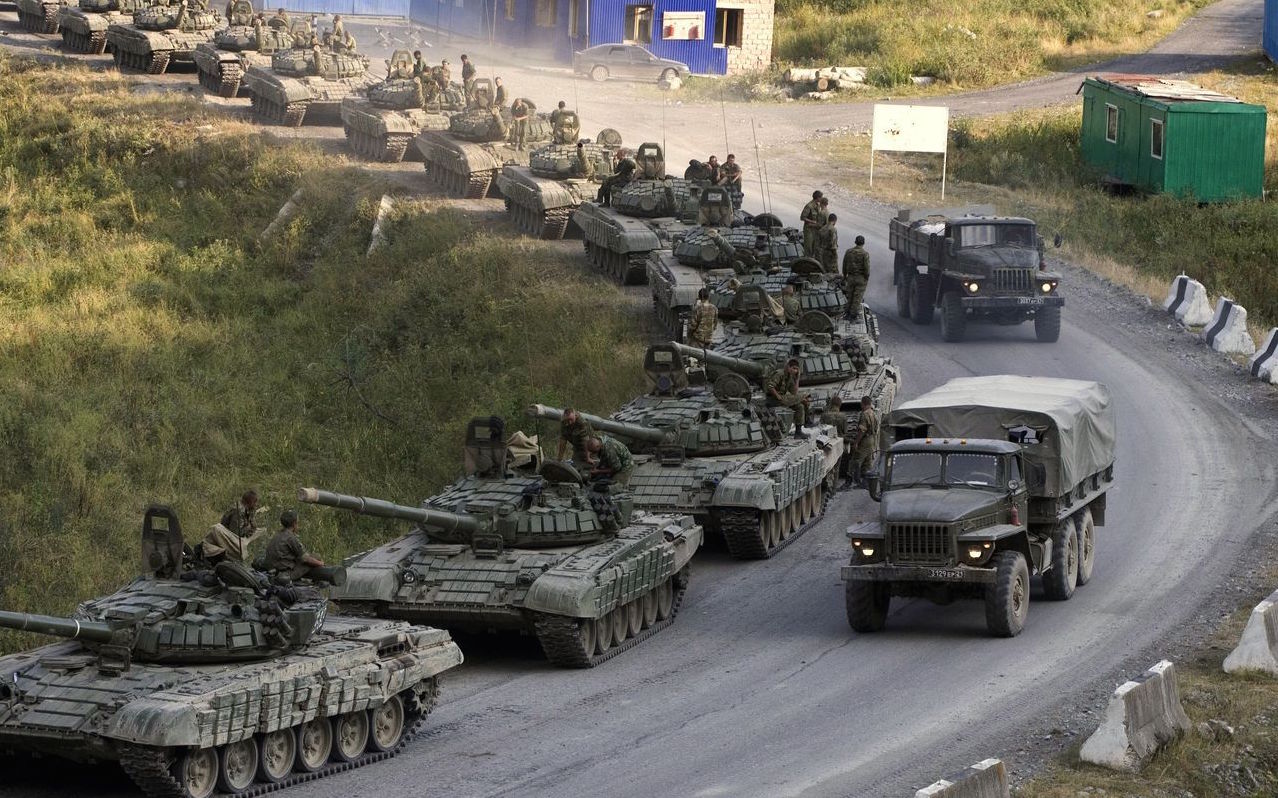 Россия продолжает усиливать военную группировку в Крыму