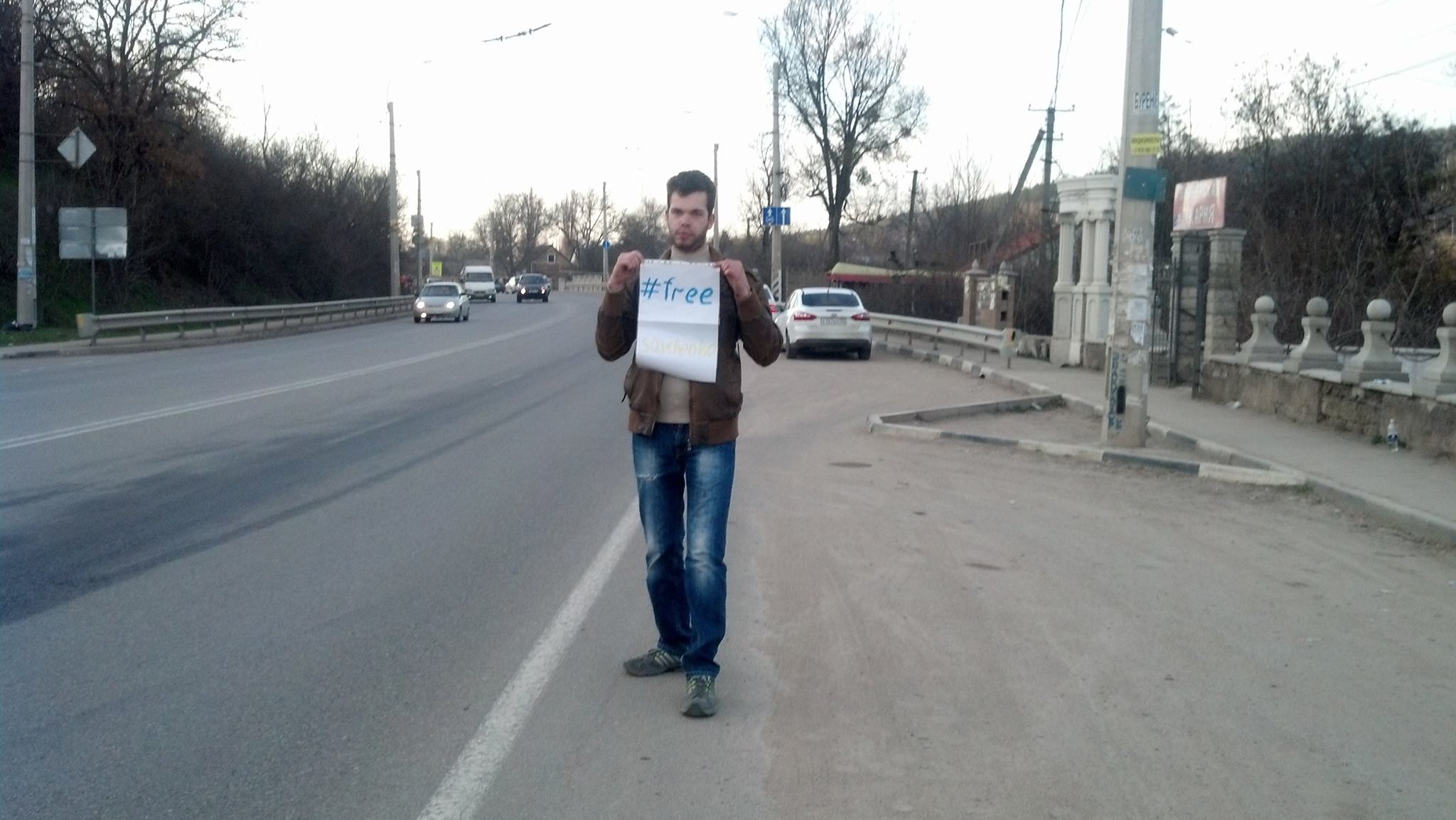 Освободите Савченко: крымчане поддержали украинку одиночными пикетами [ФОТО]