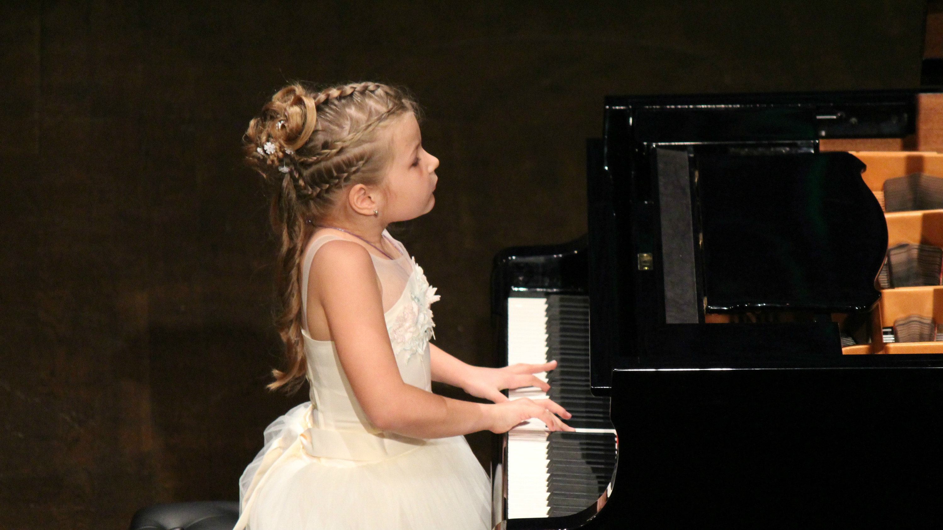 Юная крымская пианистка победила на престижном конкурсе
