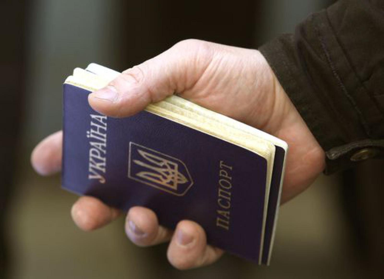 Дама в Покровске штамповала поддельные паспорта для ОРДО