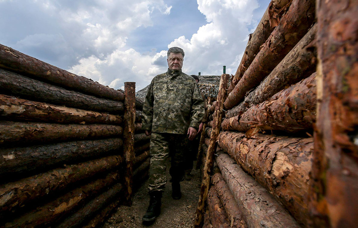 Обстрелы на Донбассе должны прекратиться на Пасху – Порошенко