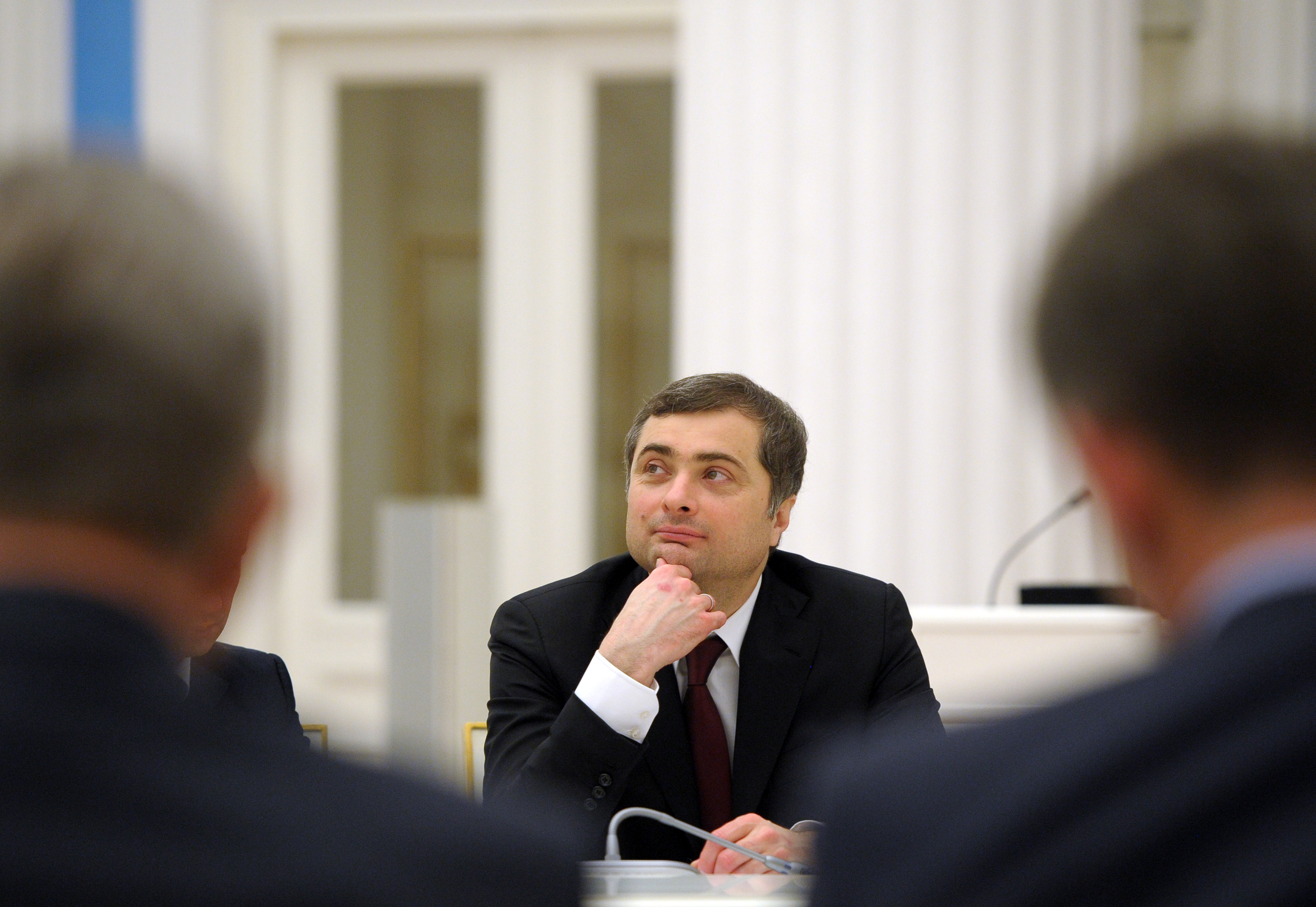 Сурков везет на Донбасс деньги для «чиновников»