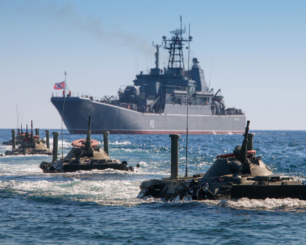Россия дала старт учениям в Черном море