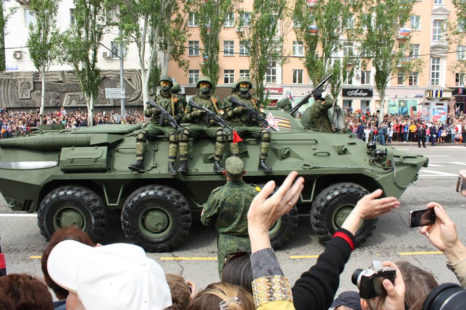 В оккупированном Донецке прошел военный парад [ФОТО]