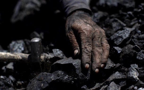 В Луганской области из-под завалов на шахте достали тело еще одного горняка