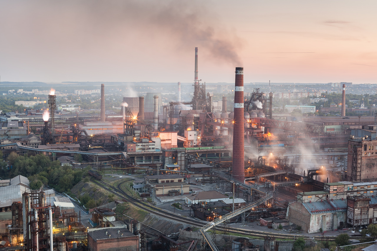 Работникам Донецкого металлургического завода грозит увольнение